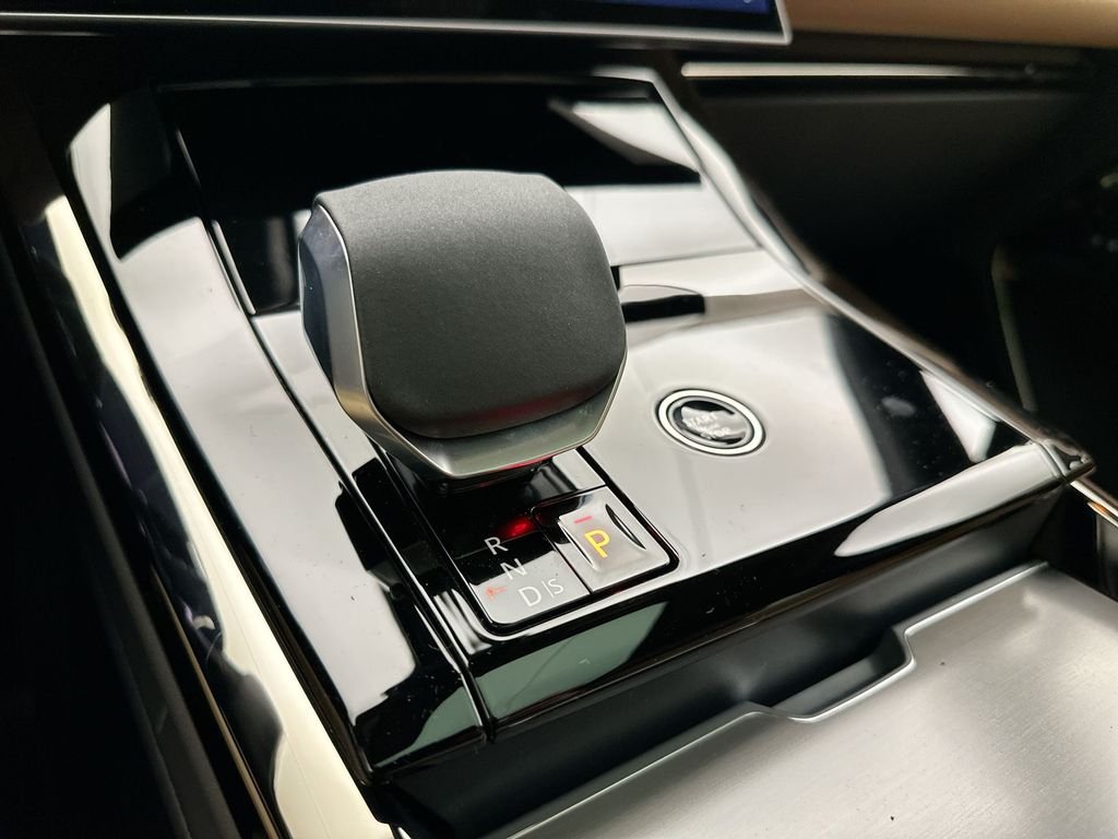 New 2026 Fuji White Land Rover SE image 20