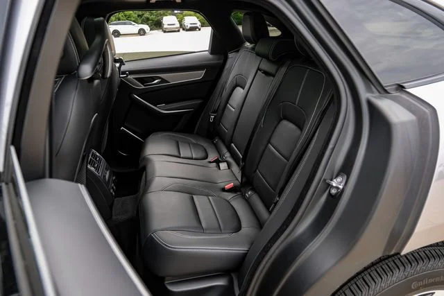 2026 Jaguar F-Pace R-Dynamic S - Photo 48