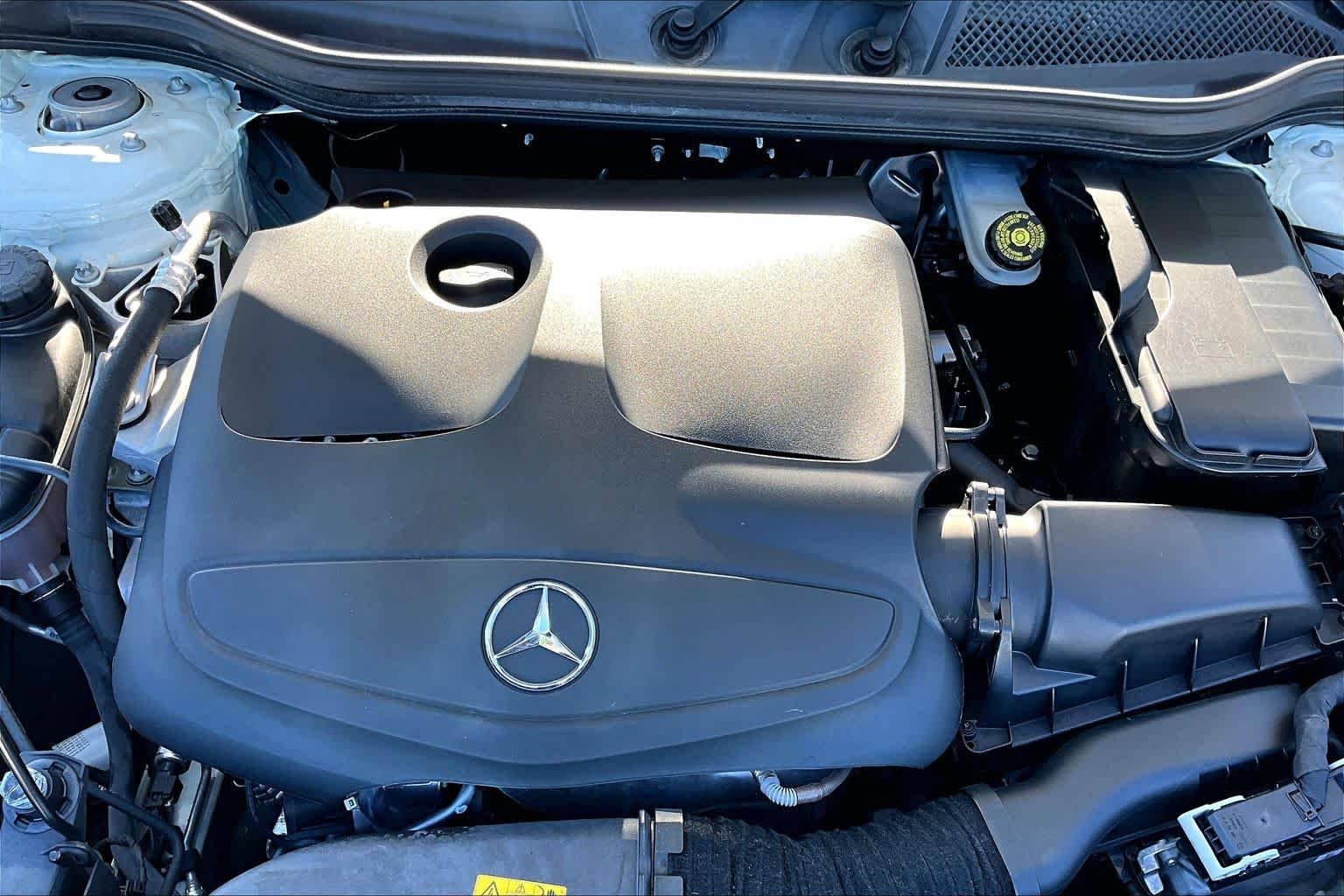 Used 2017 Cirrus White Mercedes-Benz GLA 250 image 32