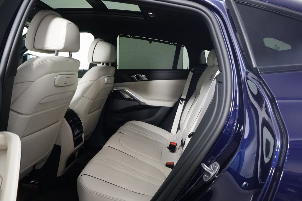 New 2027 Tanzanite Blue II Metallic BMW xDrive40i image 6
