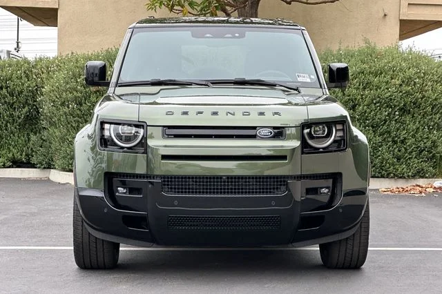 New 2026 Woolstone Green Land Rover X-Dynamic SE image 8