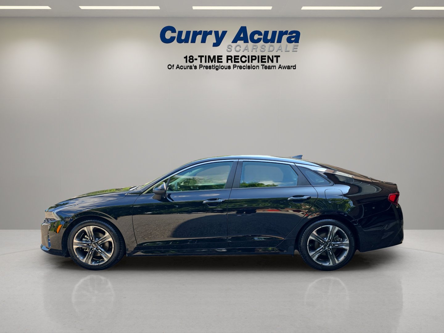 Used 2022 Black Kia LXS AWD image 2