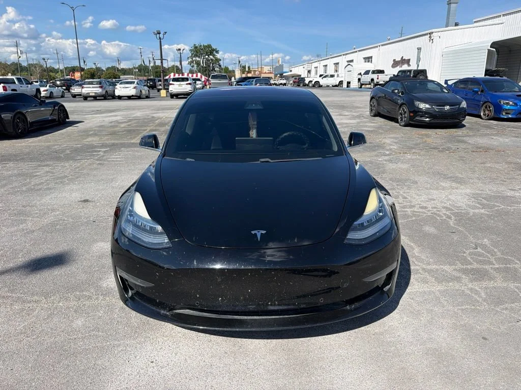 Used 2018 Obsidian Black Metallic Tesla  image 2