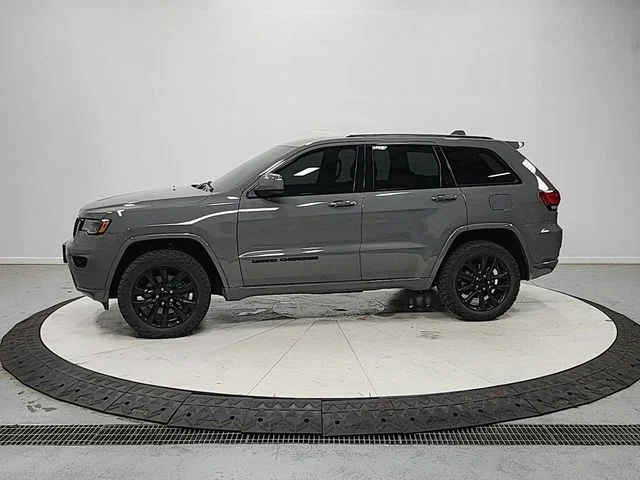Used 2021 Gray Jeep Laredo X image 4