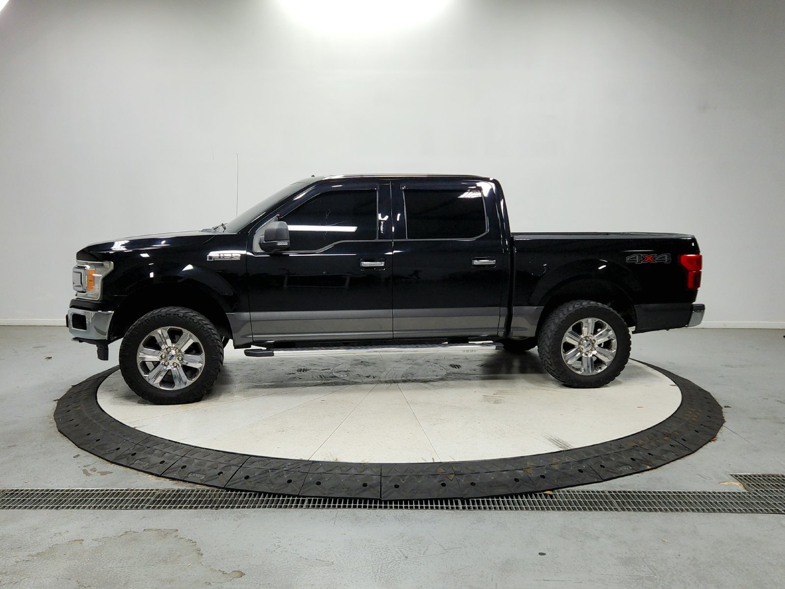Used 2018 Black Ford XLT image 5