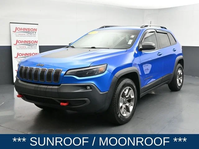 Used 2019 Blue Jeep Trailhawk image 4