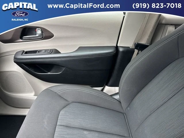Used 2023 White Chrysler LX image 28