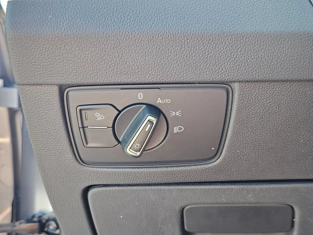 Used 2019  Volkswagen SEL image 24