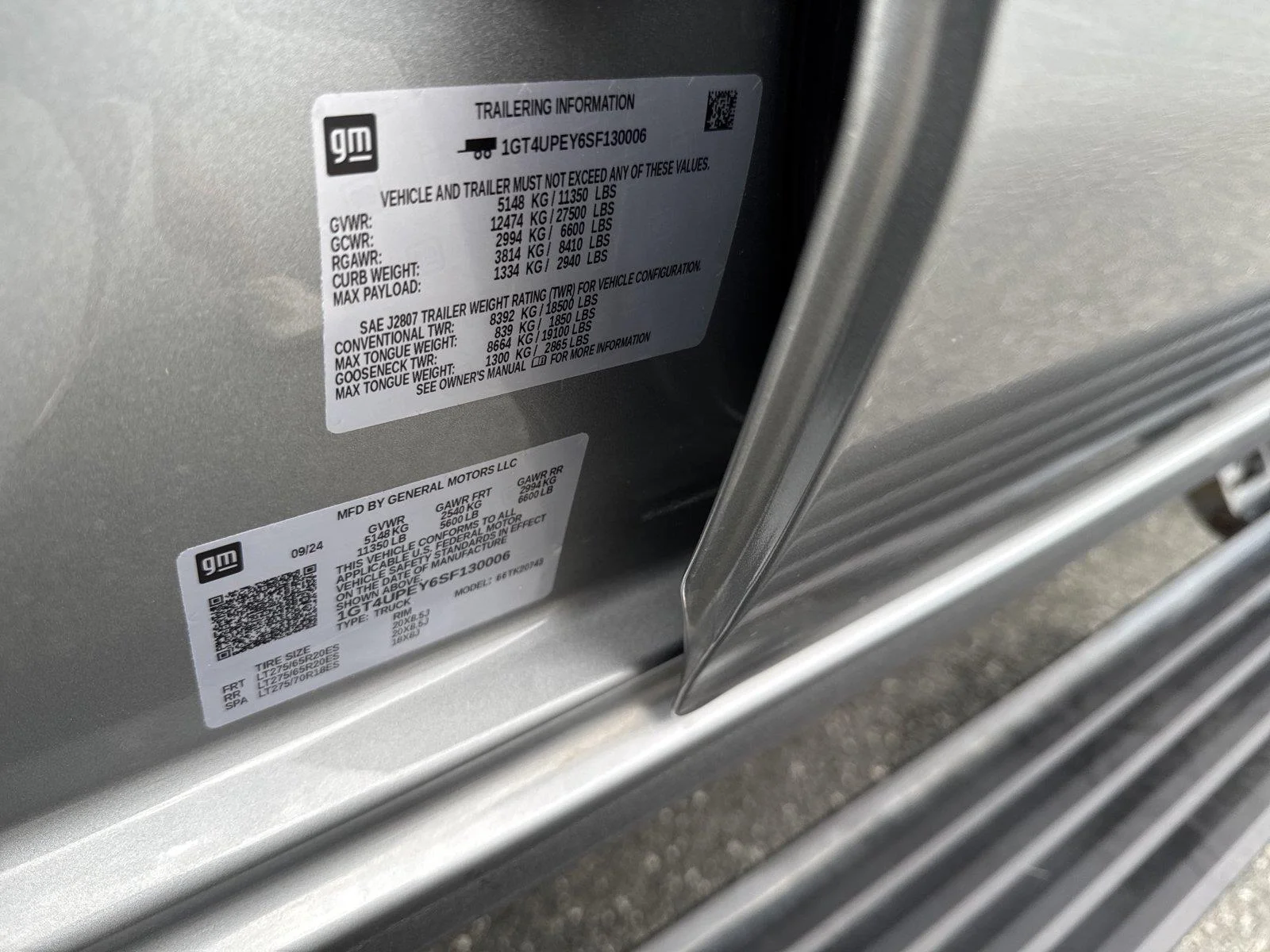 Used 2025 Sterling Metallic GMC AT4 image 41