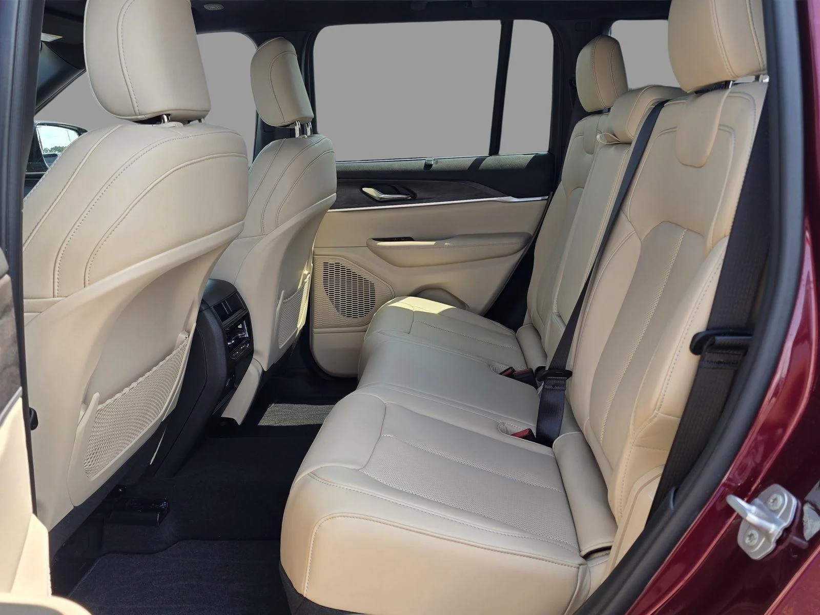 Used 2025 Velvet Red Pearlcoat Jeep Limited image 26
