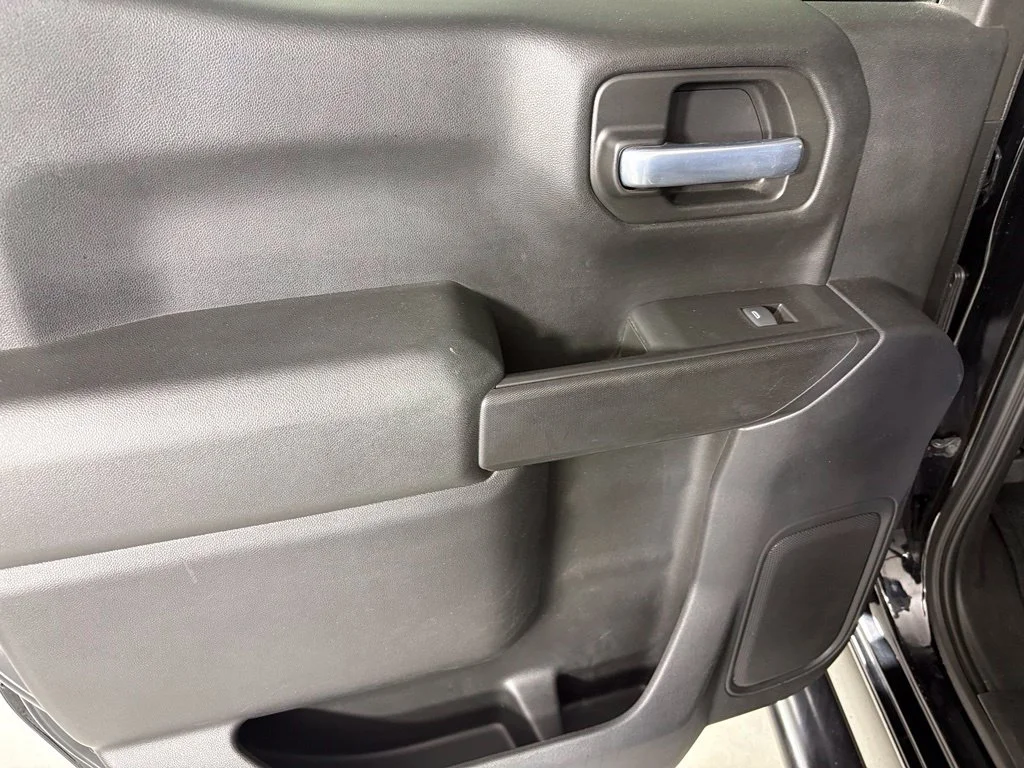 Used 2020 Black Chevrolet Custom image 35