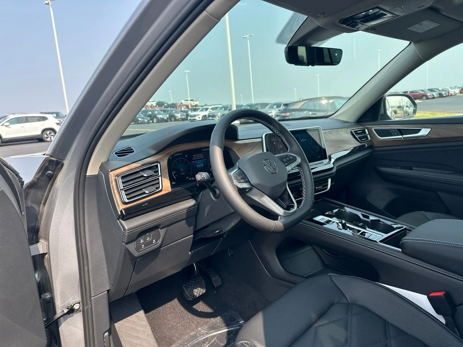 2026 Volkswagen Atlas SE w/Tech - Photo 12