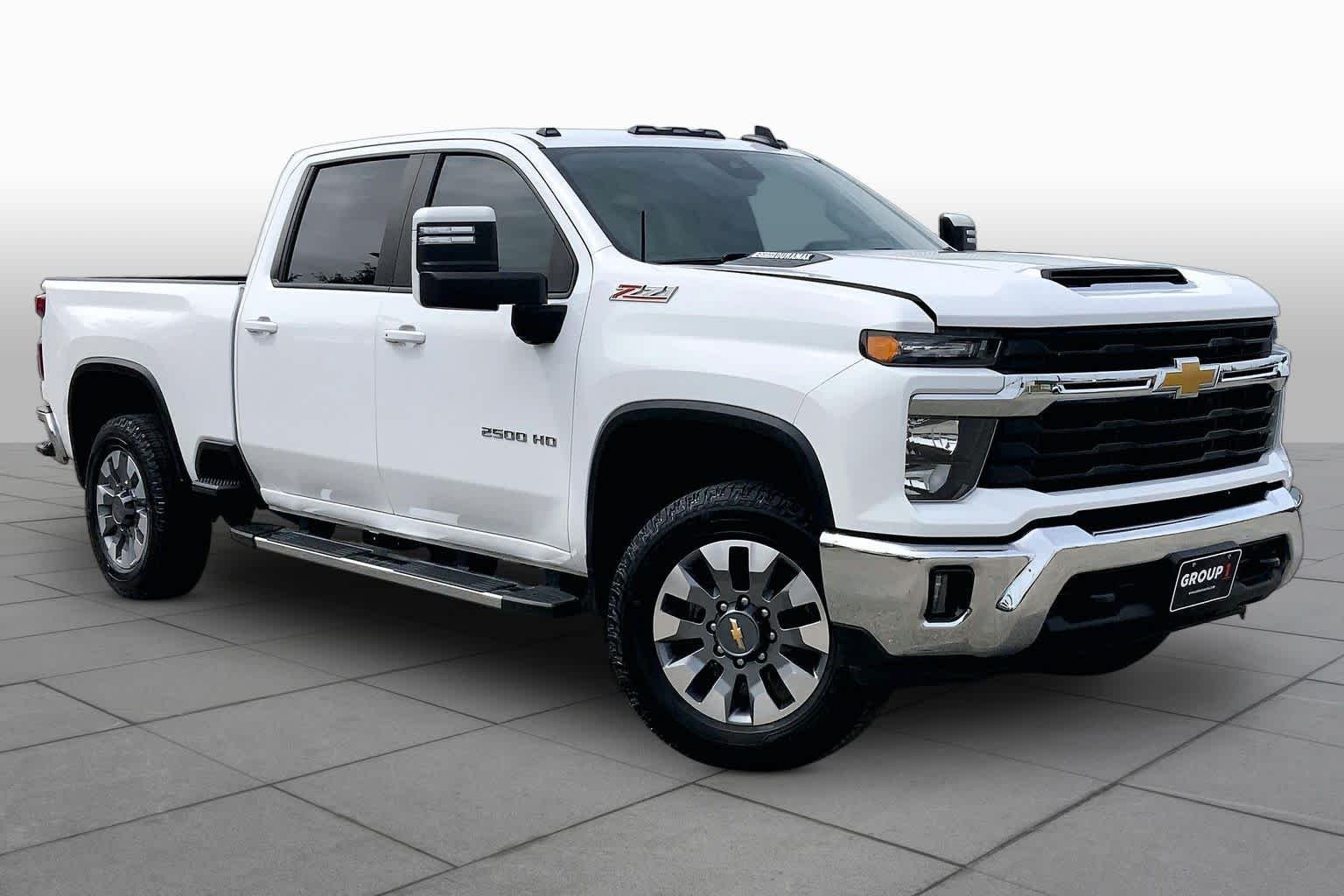 Used 2024 Summit White Chevrolet LT image 3