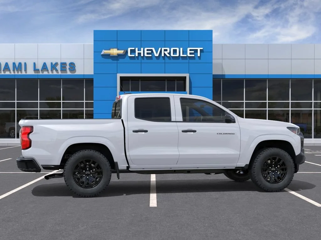 New 2026 Summit White Chevrolet WT image 5