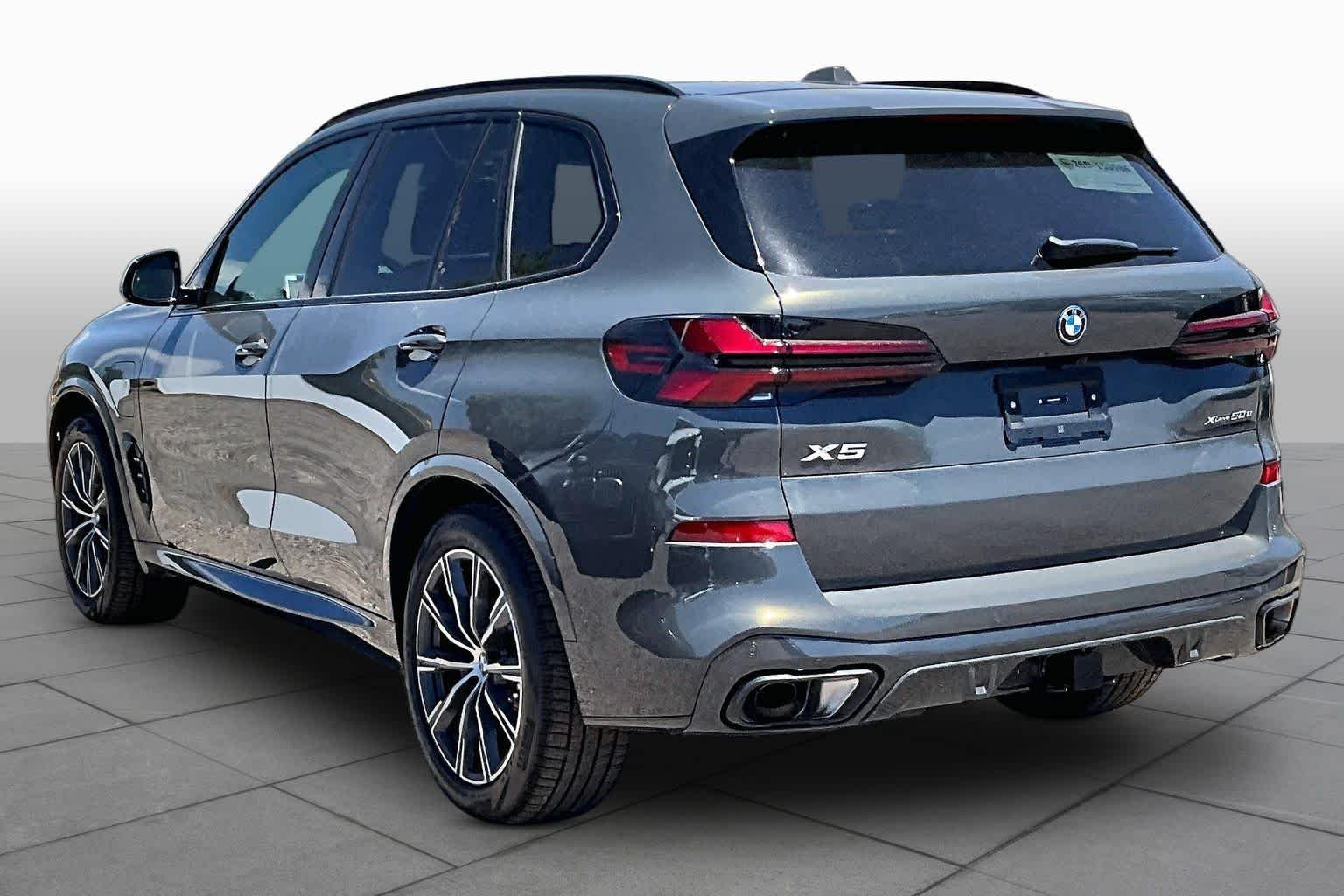 New 2026 Dravit Grey Metallic BMW xDrive50e image 12