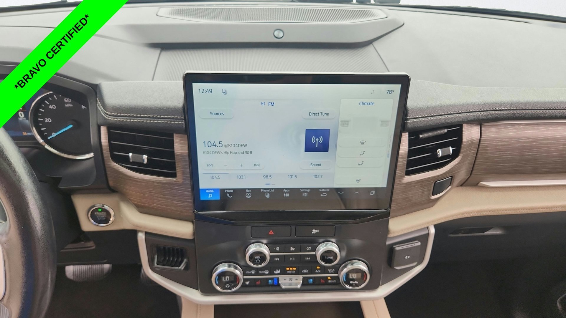 Used 2022  Ford Limited image 19