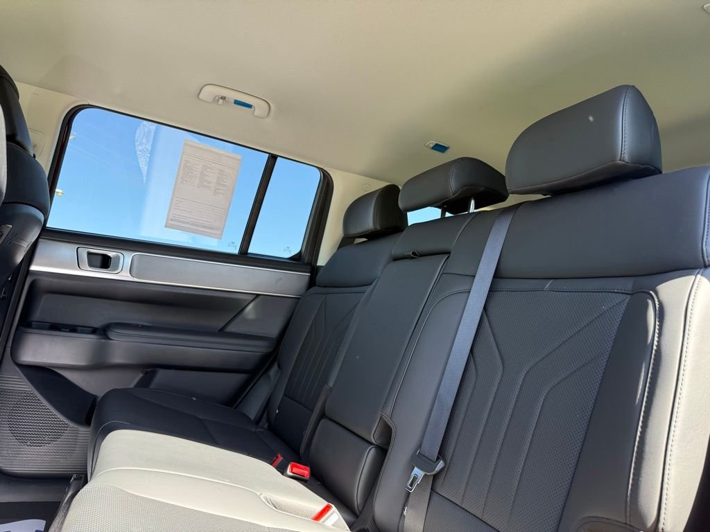 Used 2025 Red Hyundai SEL image 18