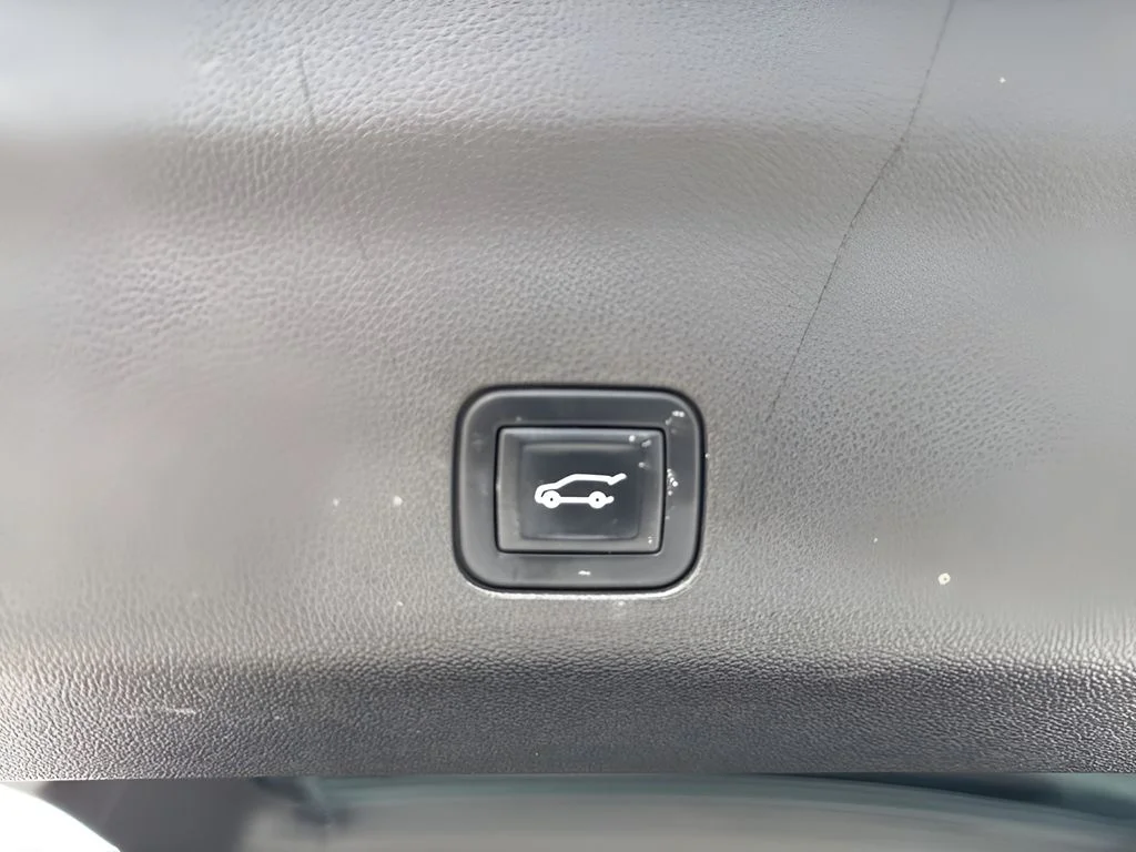 Used 2024 Black GMC Denali image 33