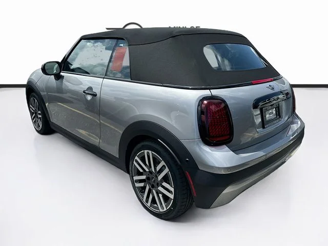 New 2026 Silver MINI Signature Plus image 4
