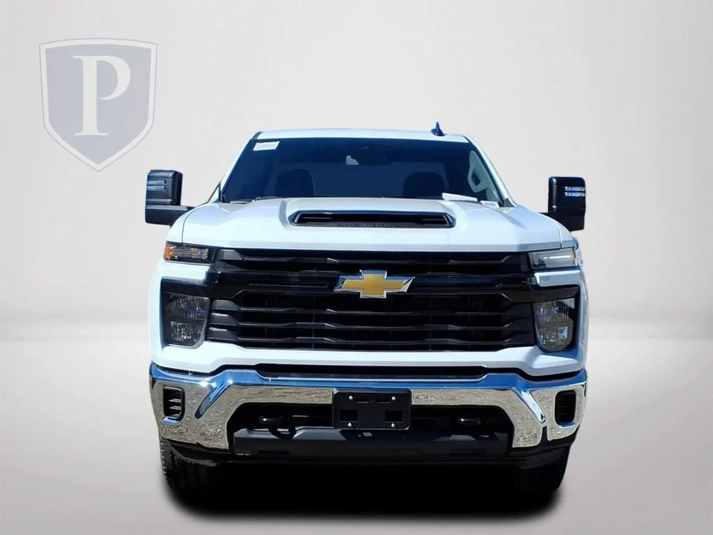 New 2025 Summit White Chevrolet WT image 2