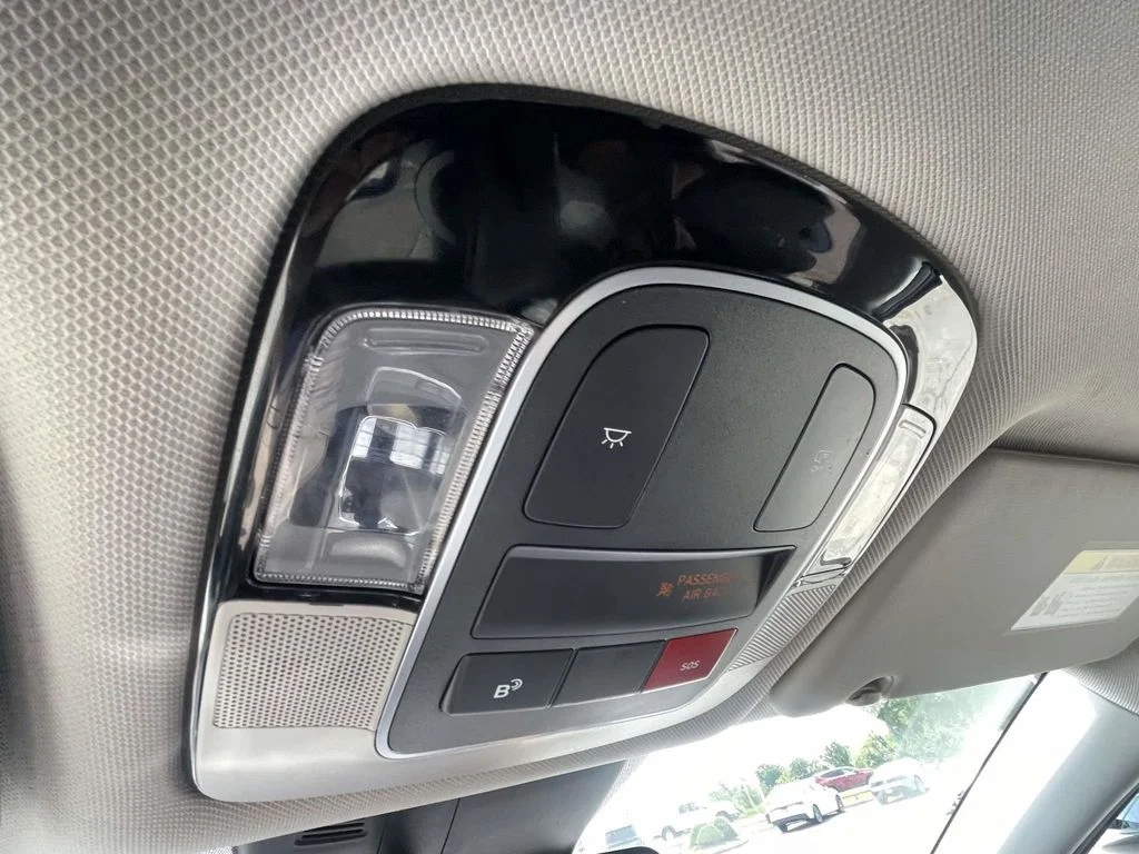 Used 2025 Gray Hyundai SEL image 29