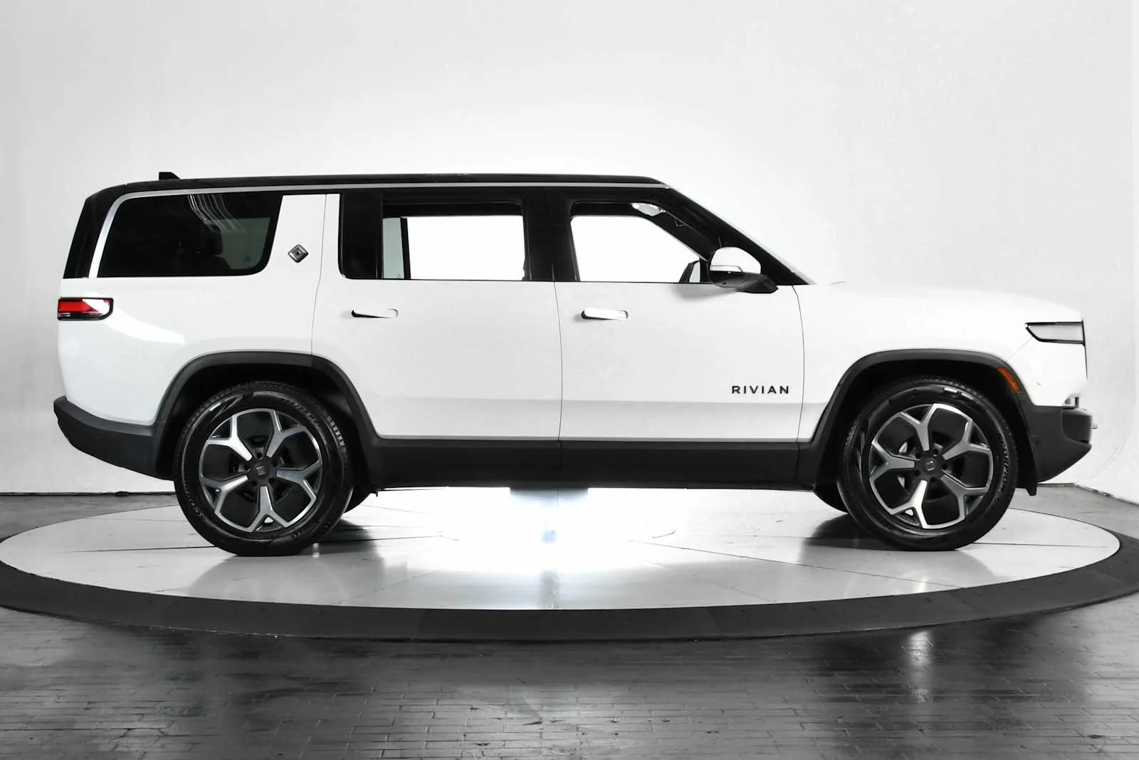 Used 2024 Glacier White Rivian Adventure image 7