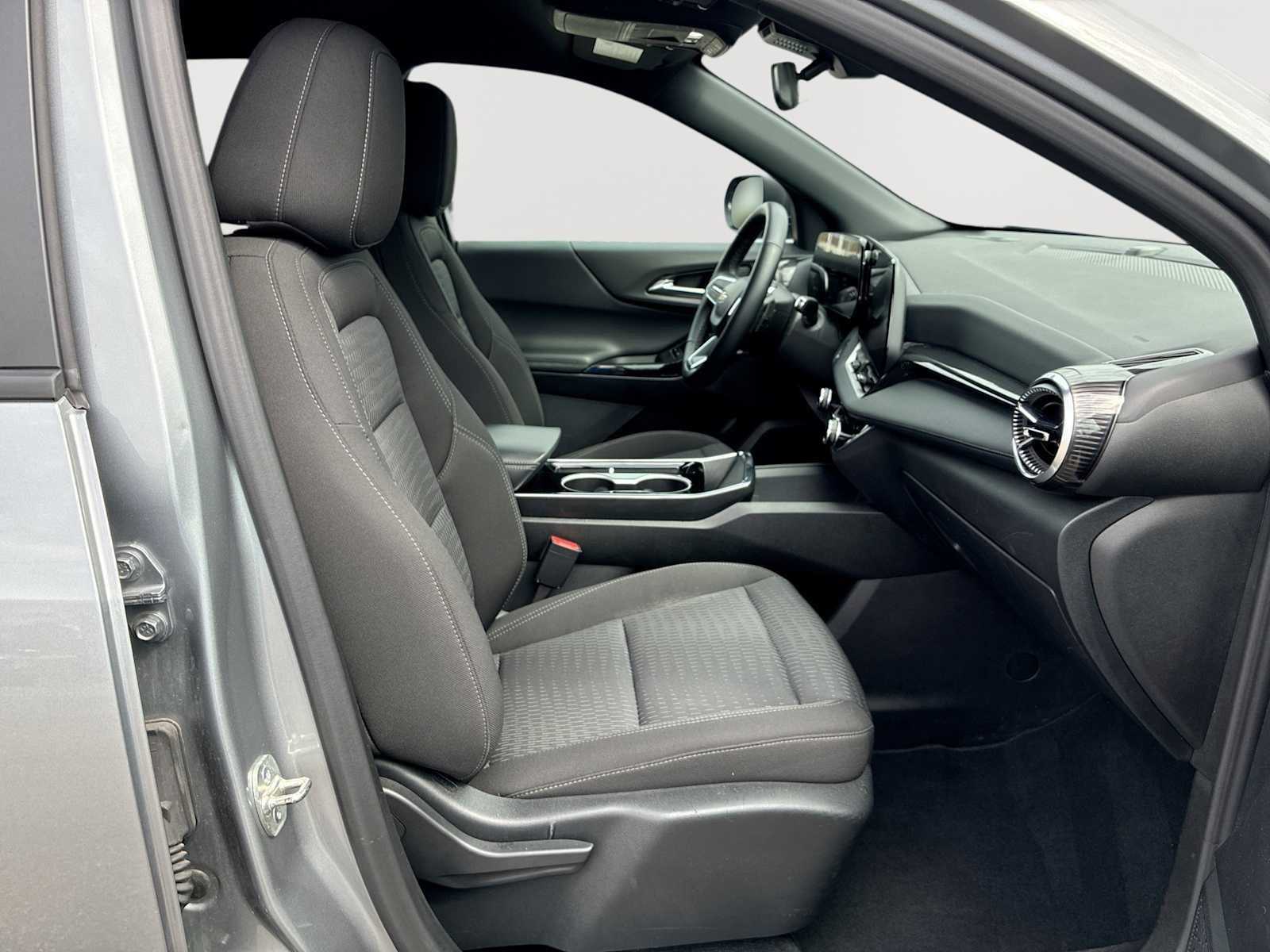 2025 Chevrolet Equinox LT - Photo 28