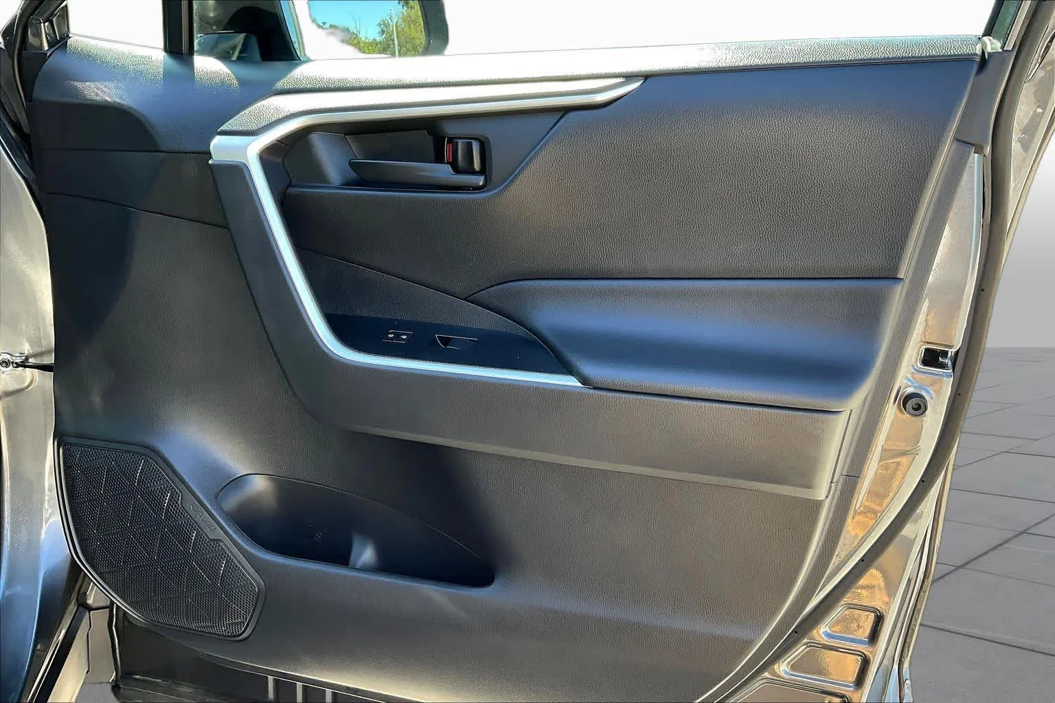 Used 2020 Magnetic Gray Metallic Toyota LE image 22