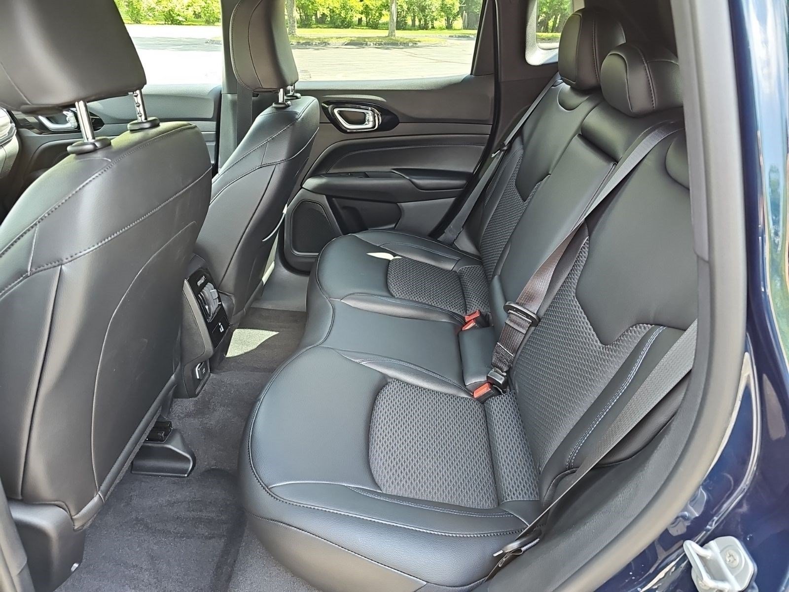 New 2026 Fathom Blue Pearl Coat Jeep Latitude Altitude image 16