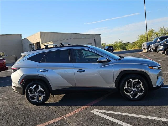 Used 2022 Silver Hyundai SEL Front-wheel Drive image 5