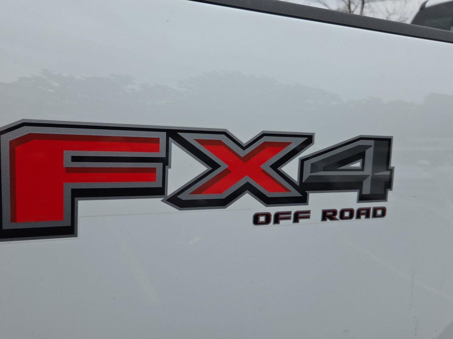 Used 2025 Oxford White Ford XLT image 13