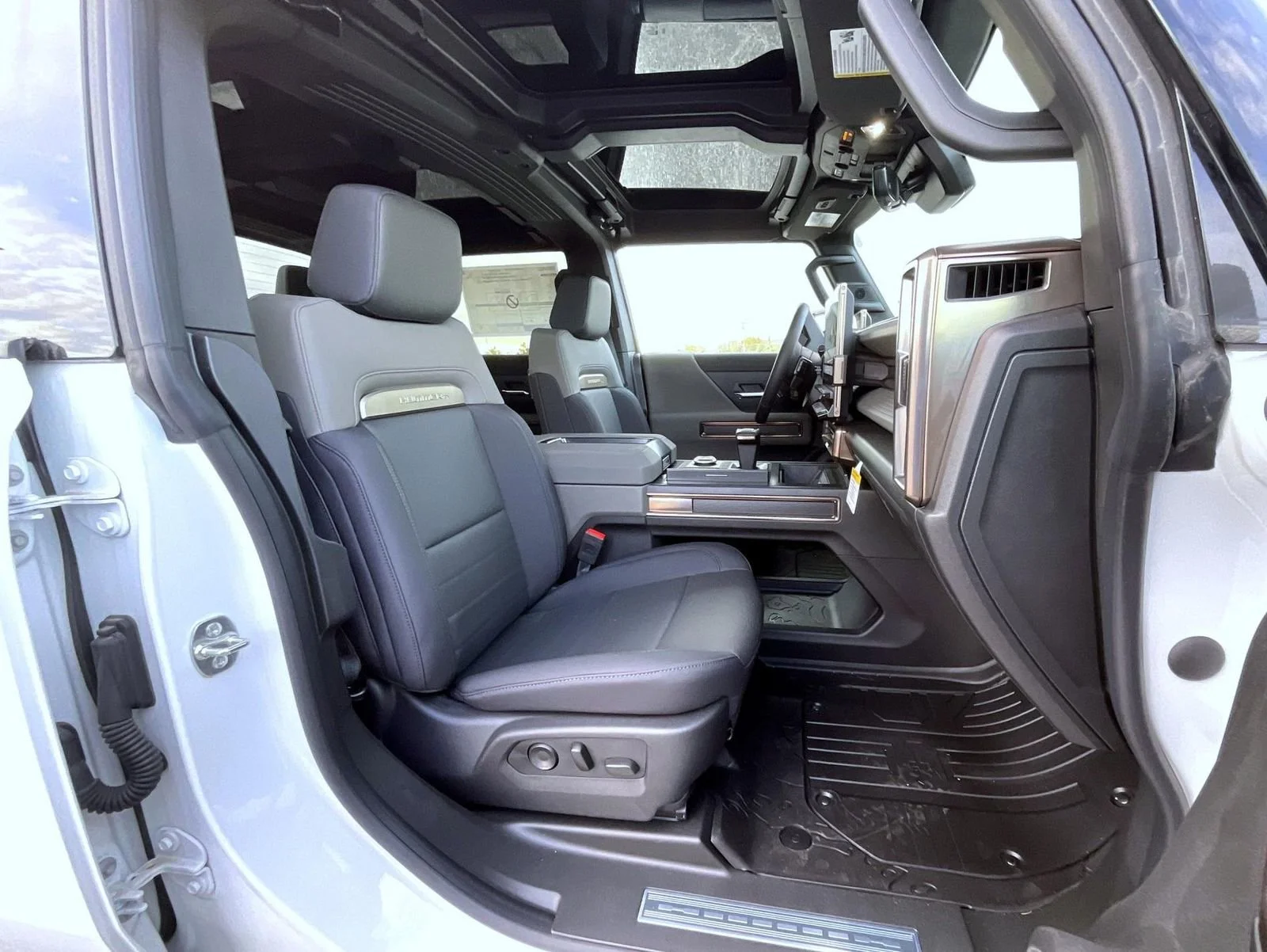 2025 GMC HUMMER EV 2X - Photo 15