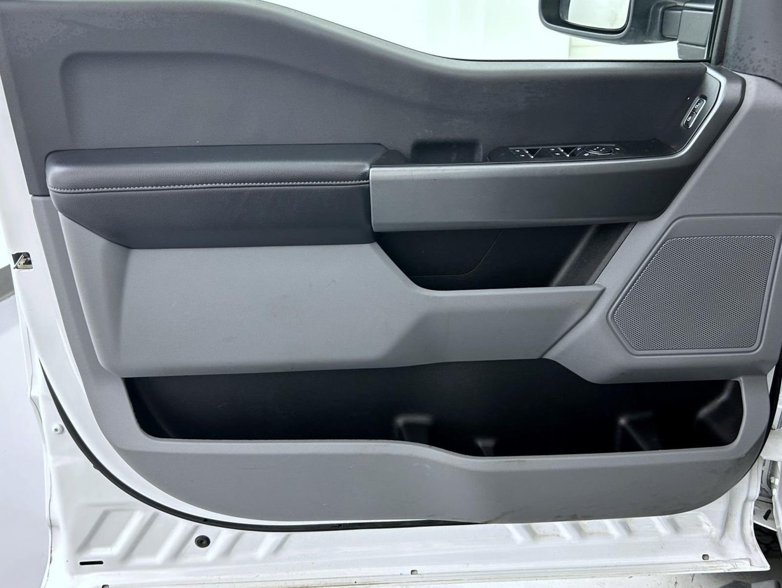 Used 2025 White Ford XLT image 9