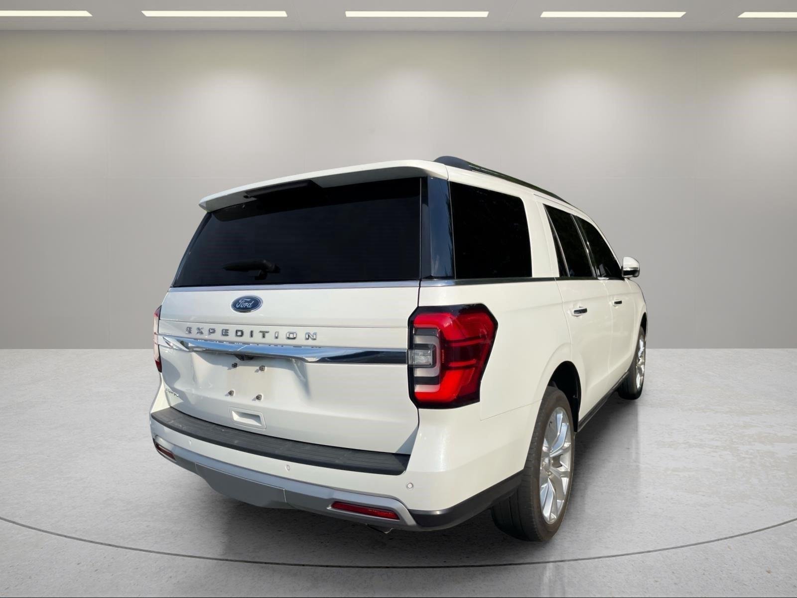 Used 2024 Star White Metallic Tri-Coat Ford Limited image 8