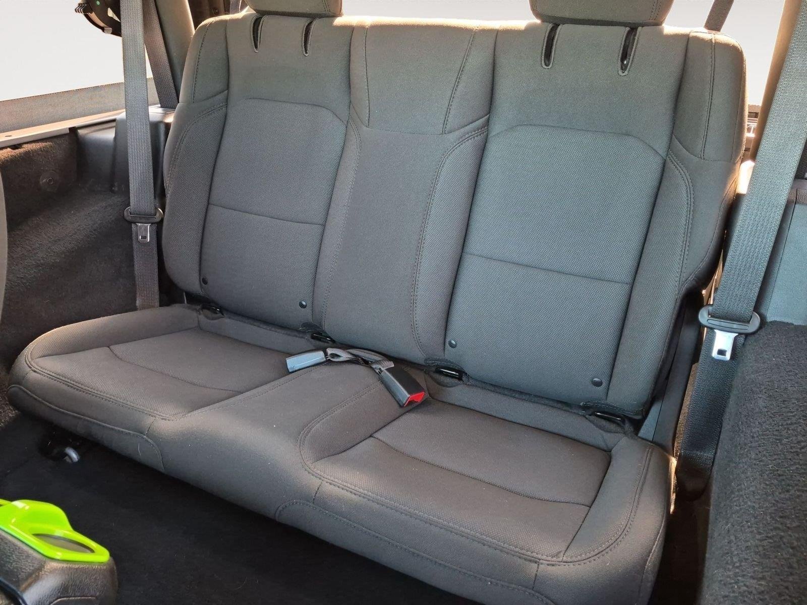 Used 2021 Billet Silver Metallic Clearcoat Jeep Sport S image 18