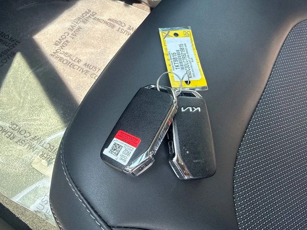 Used 2024 Blue Kia Light image 21
