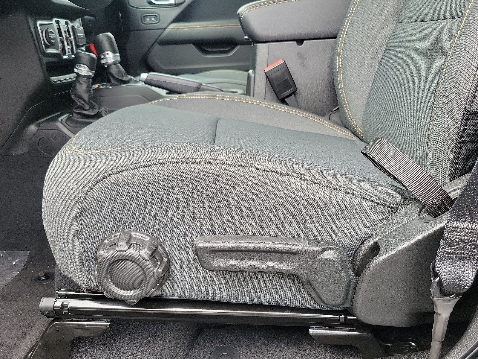 2025 Jeep Wrangler 4-Door Sahara - Photo 14