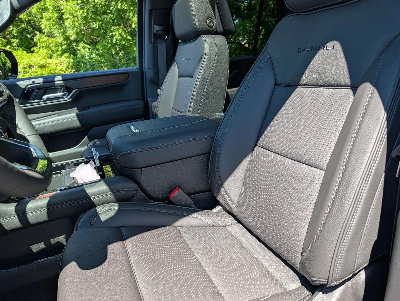 2026 GMC Yukon Denali - Photo 24