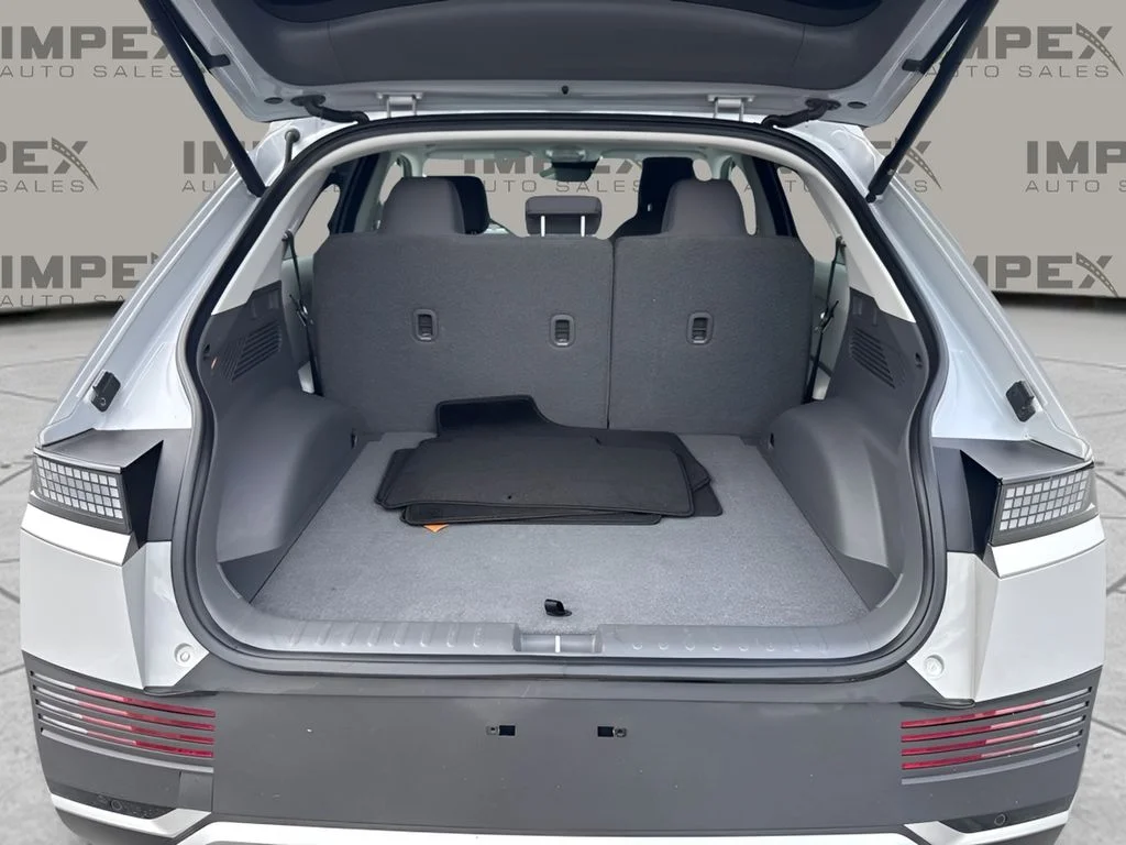 Used 2024 Gray Hyundai SEL image 27