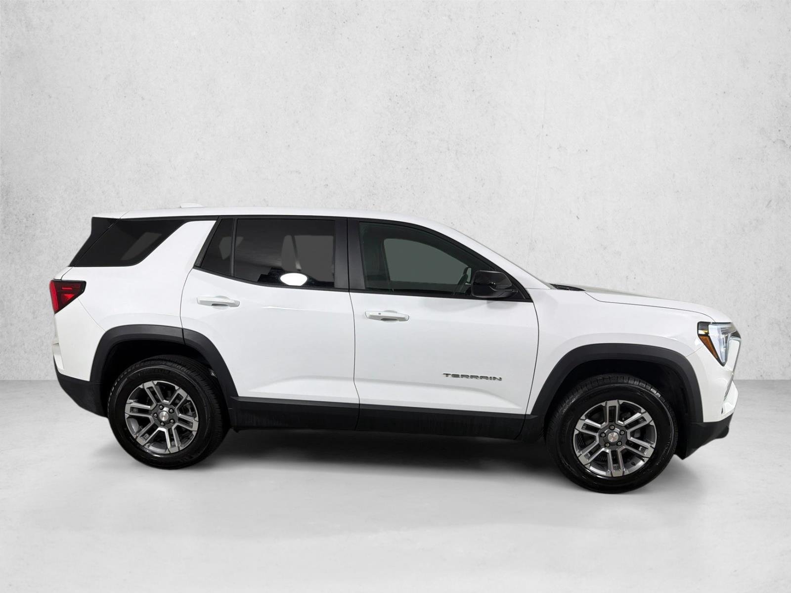 Used 2026 White GMC FWD Elevation image 3