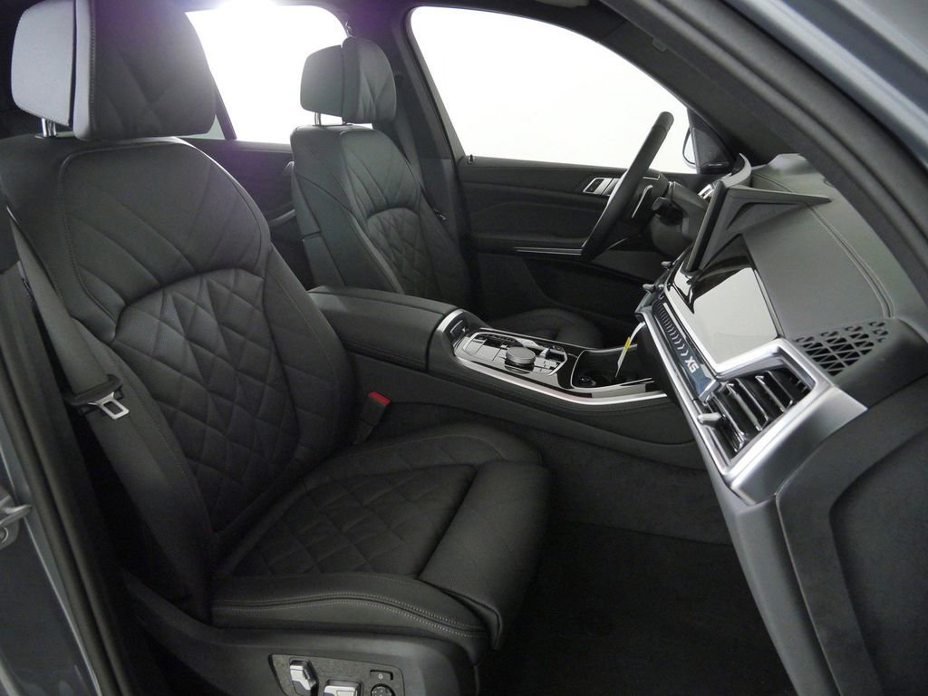 Used 2026 Skyscraper Grey Metallic BMW xDrive40i image 22