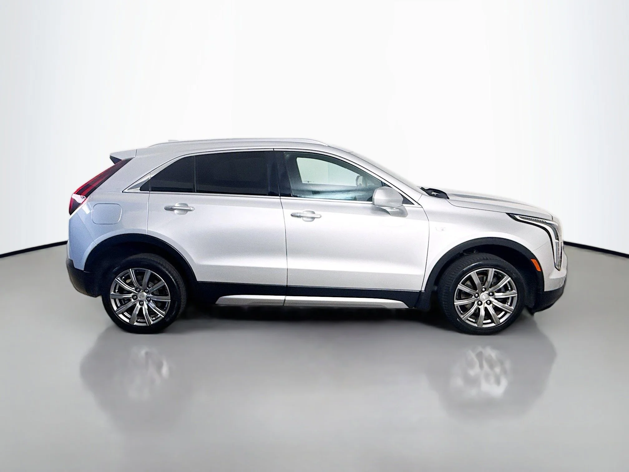 Used 2019 Radiant Silver Metallic Cadillac FWD Premium Luxury image 8