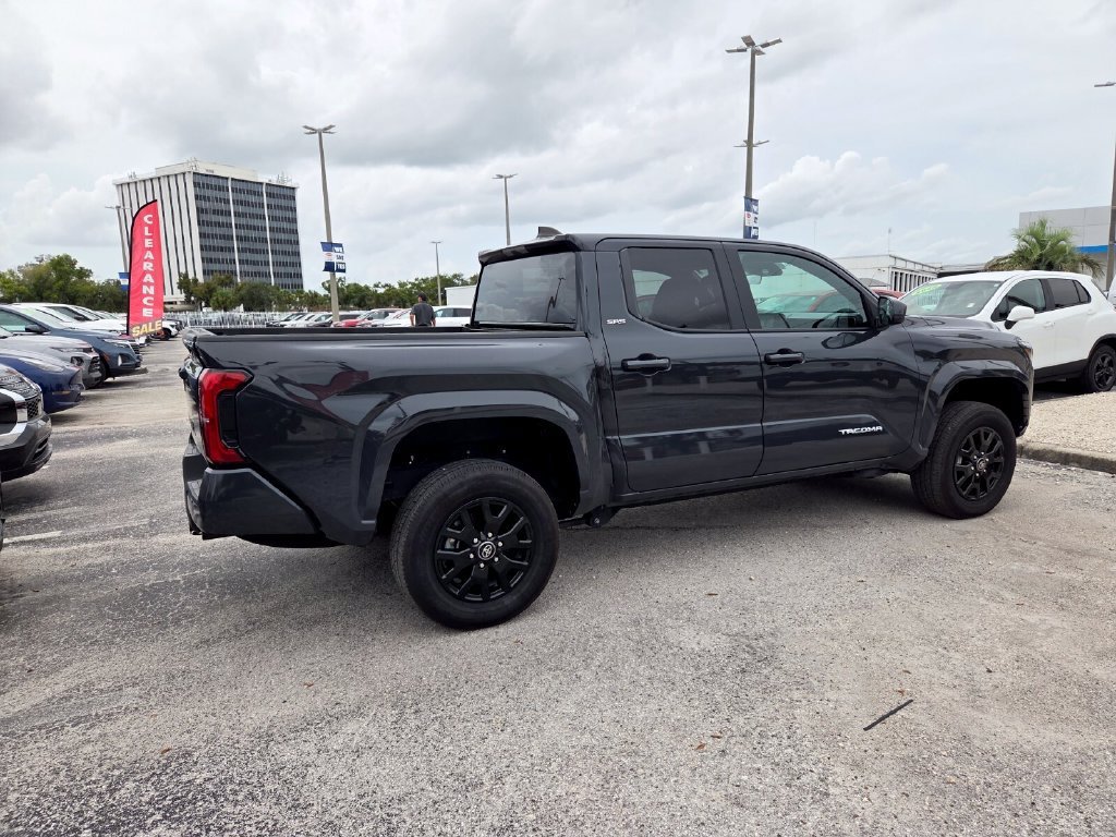 2025 Toyota Tacoma SR5 - Photo 14