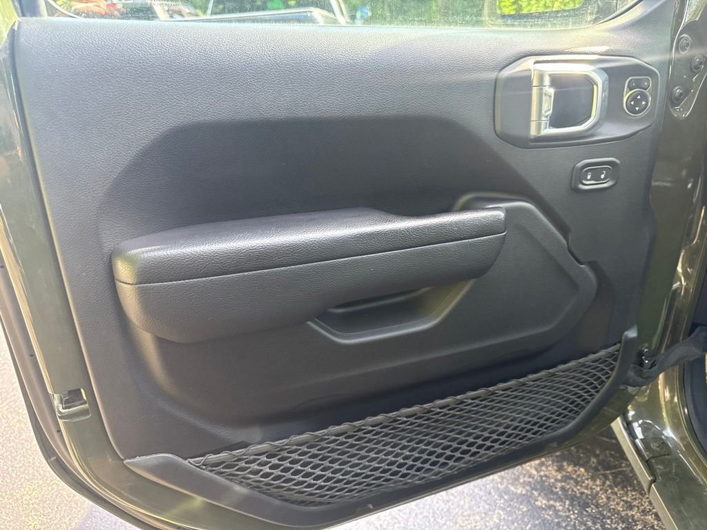 Used 2024 Green Jeep Sport S image 19