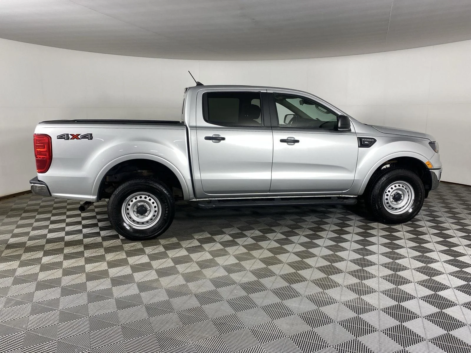 Used 2019 Ingot Silver Ford XL image 11