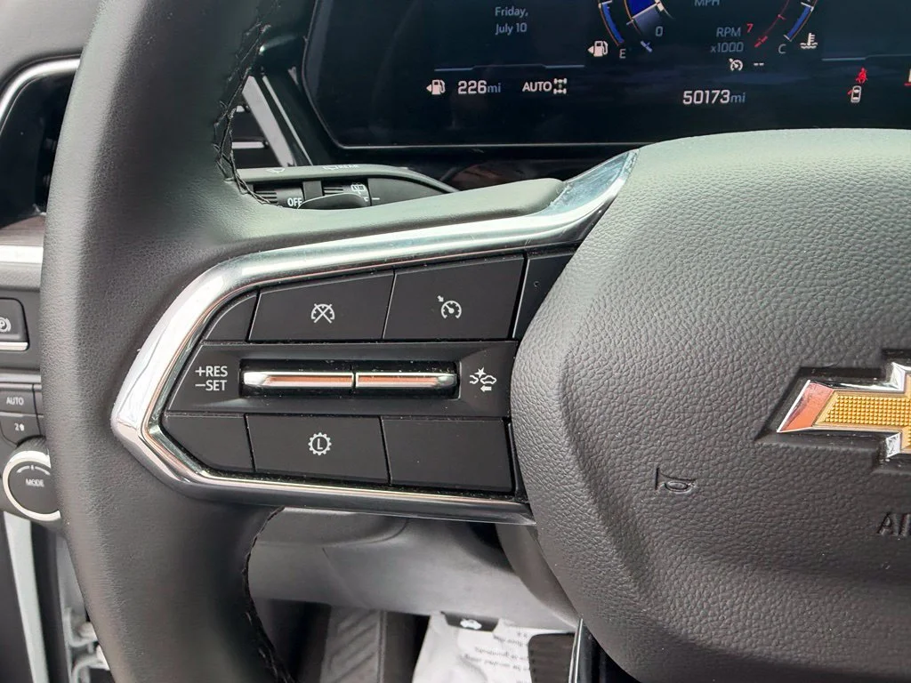 Used 2025 Summit White Chevrolet LT image 52