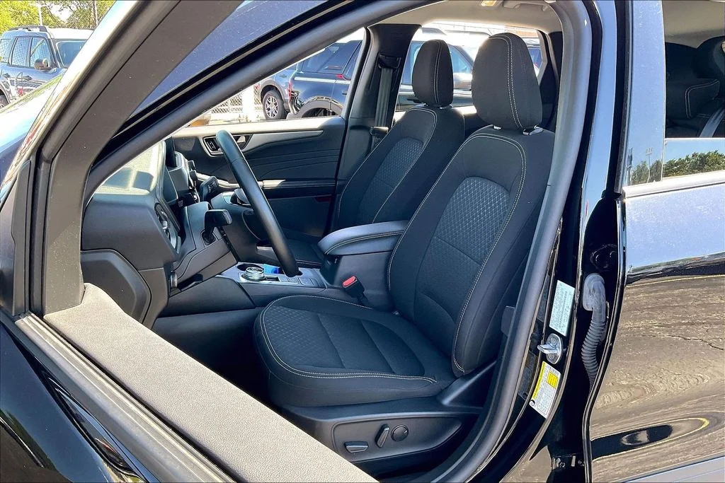 Used 2024 Black Metallic Ford Active image 24