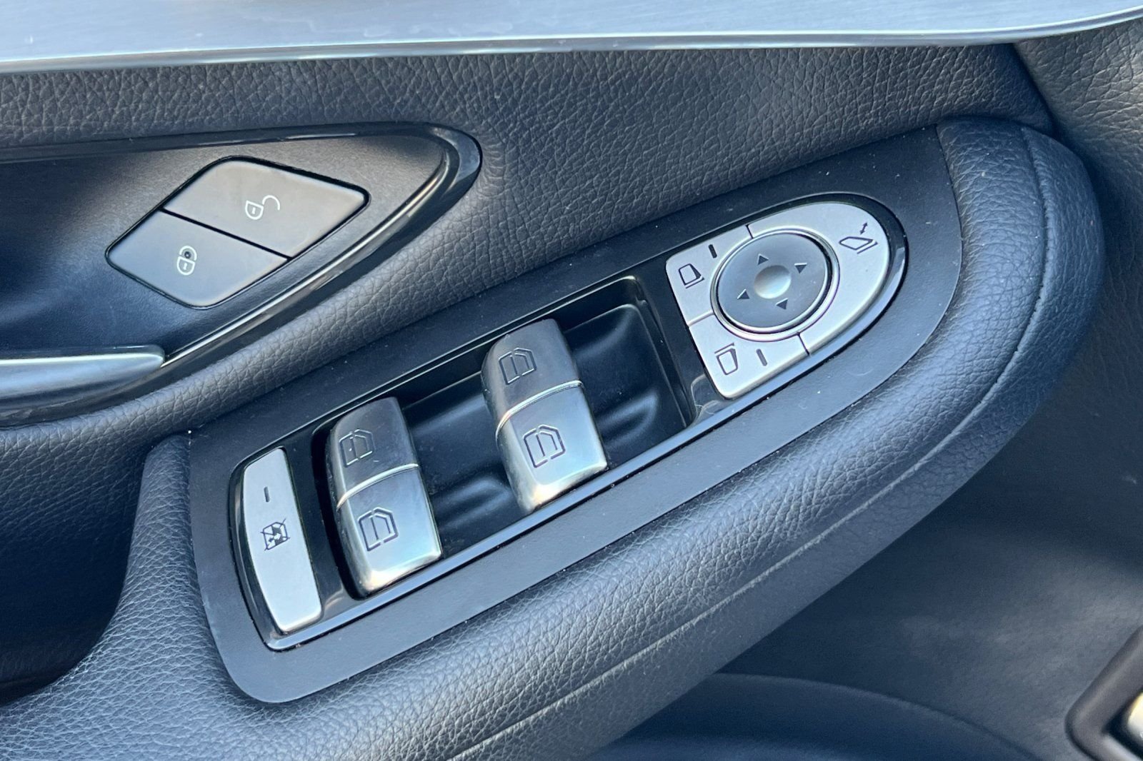 Used 2019  Mercedes-Benz 300 image 15