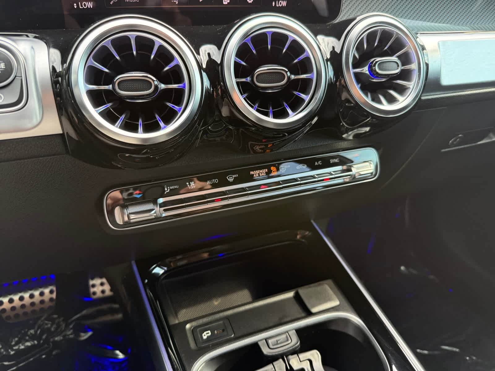 Certified Used 2022 Digital White Metallic Mercedes-Benz GLB 250 image 19