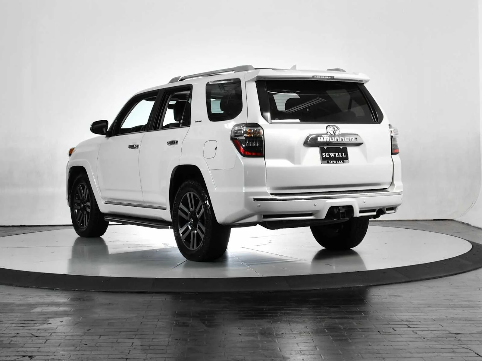 Used 2016 Blizzard Pearl Toyota Limited image 4